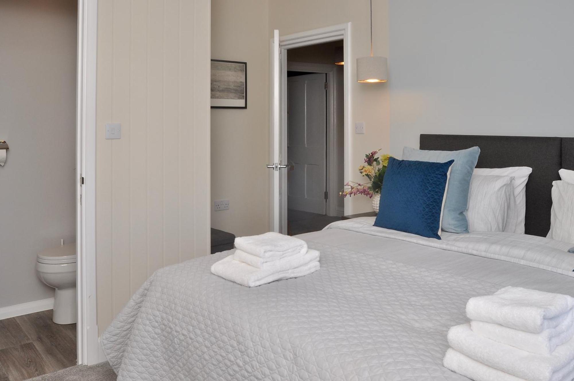 Bridge Street Apartments. Boutique Style Luxury, In The Heart Of Taunton. Bilik gambar