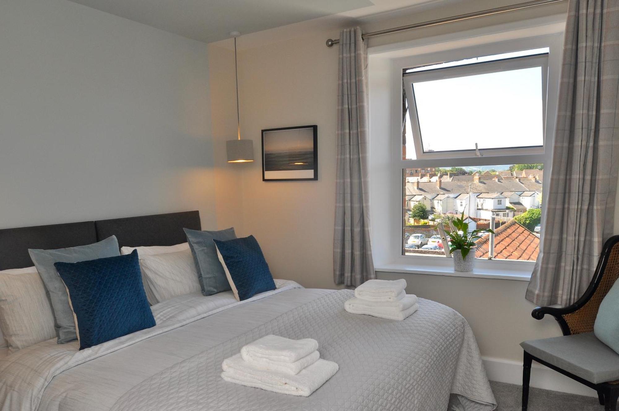 Bridge Street Apartments. Boutique Style Luxury, In The Heart Of Taunton. Bilik gambar